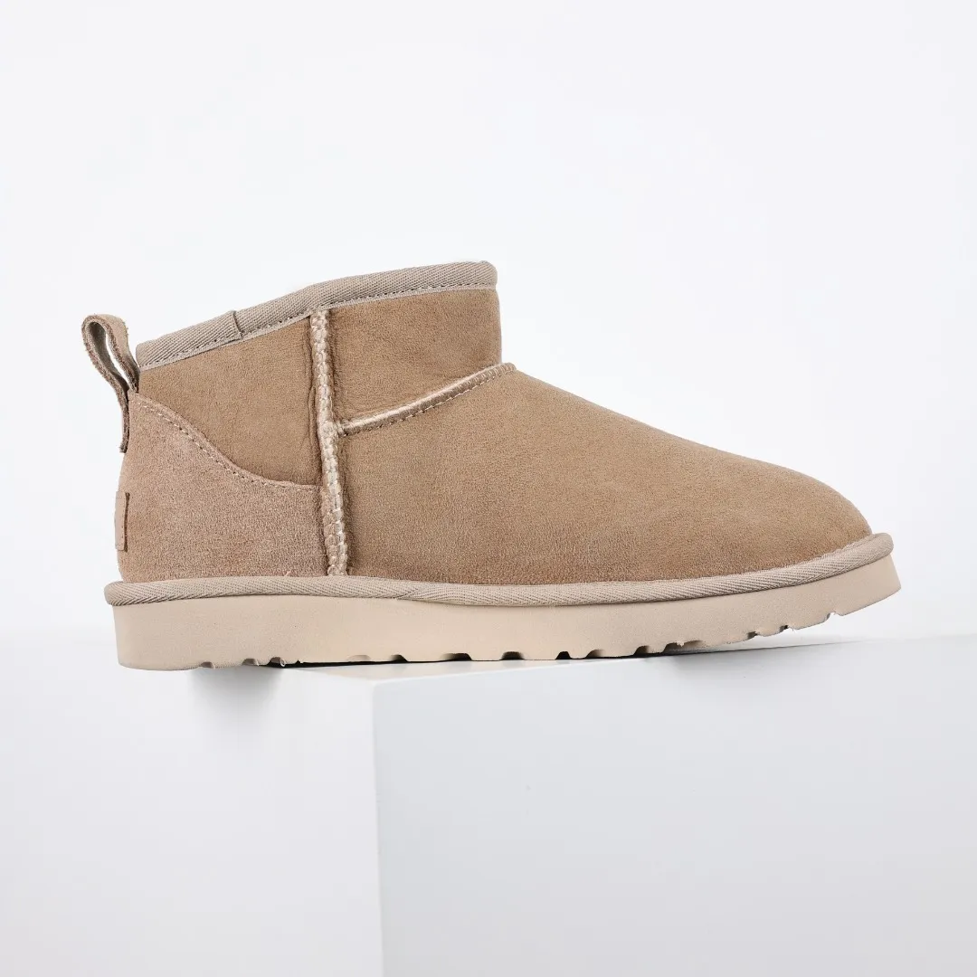 Pick up locally 💰520 Core recommendation Good price It is a very suitable choice for home furnishings. In the new year, uug launched a series of styles, which are partial to the preferences of young consumers and have also moved to the forefront of fashion trends. Shoe body material: water-repellent coated suede upper, 17mm UGGPURE™ implantable wool insole, lightweight non-slip and comfortable rubber outsole, with brand LOGO and trademark. Comes with a full set of packaging. Size: 35 36 37 38 39 40 41 42 43 44